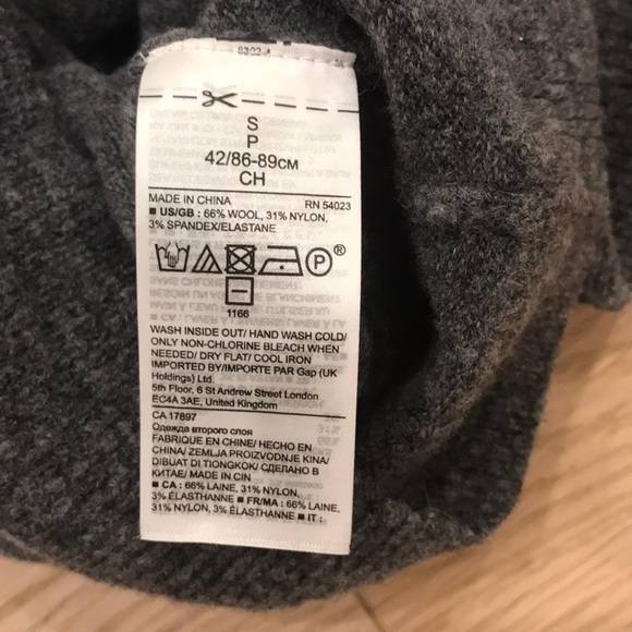 💕Banana Republic grey wool sweater with collar 💕 - Picture 5 of 5